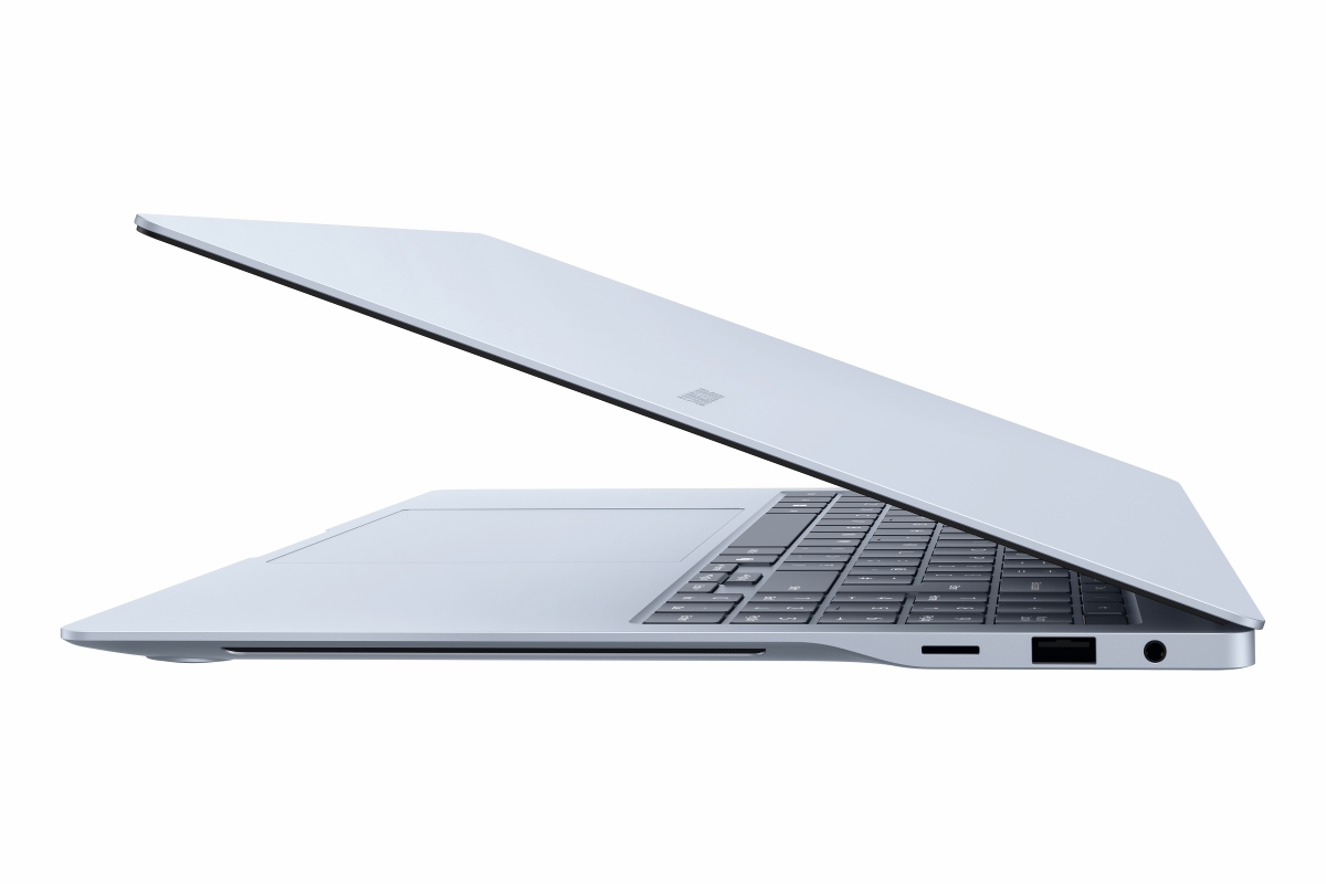 Bild von Samsung Galaxy Book Edge 15,6 B-Ware - 15,6 Zoll 8CX CPU 256 GB SSD 16 GB RAM W11H Icy Blue