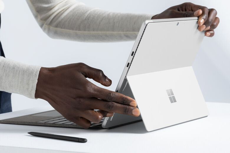 Microsoft Surface Pro Keyboard mit Stiftaufbewahrung - platin_5