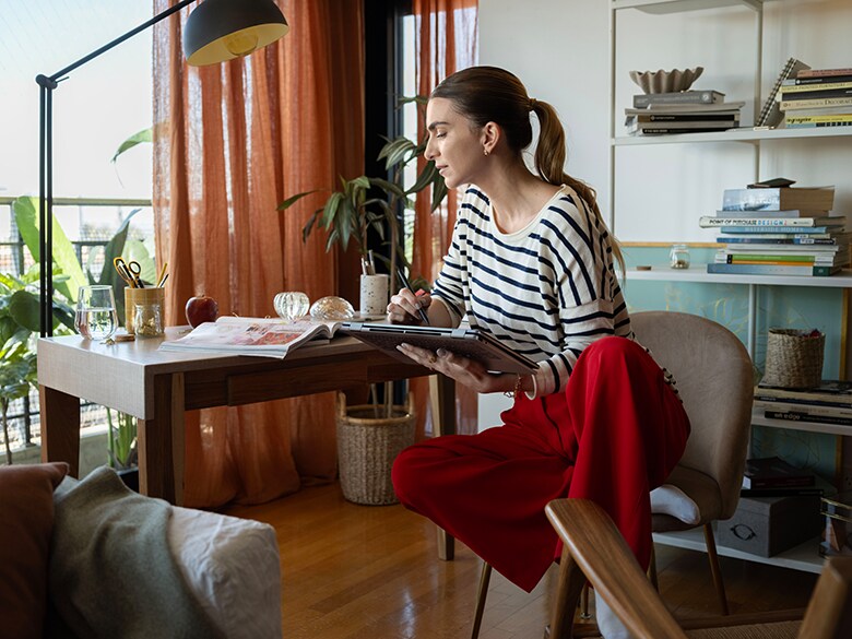 Kreatives Arbeiten mit HP OmniBook im Tablet-Modus im Homeoffice