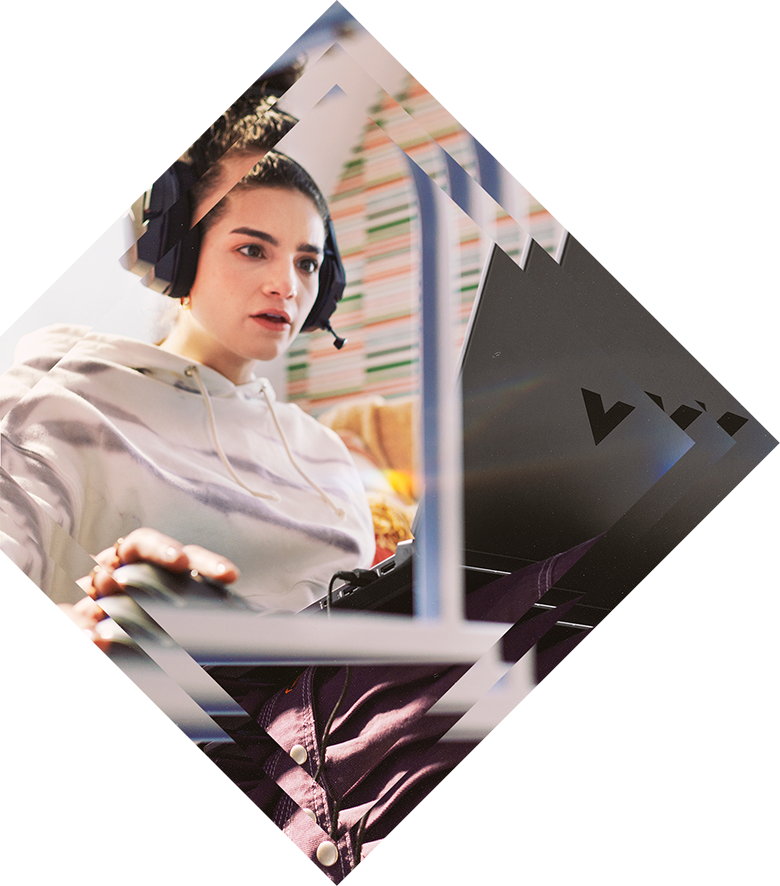 HP VICTUS 15 Mica Silver – Heroansicht mit Diamond Infinite Hintergrund